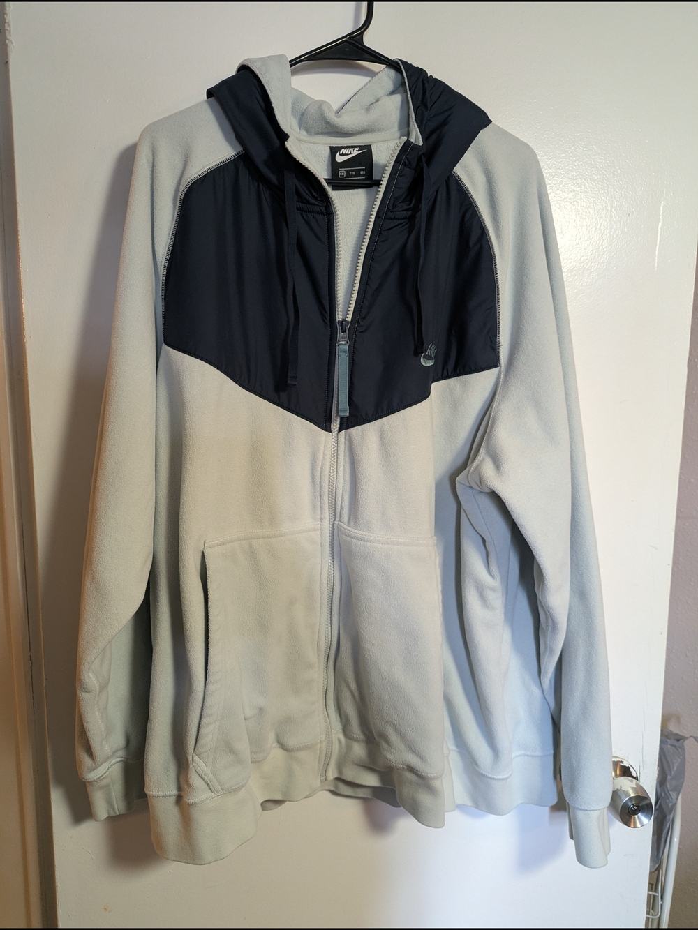Nike Men’s Light Gray Fleece Zip-Up Hoodie with Black Chest Panel